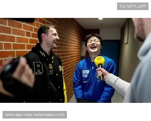 赛后多特蒙德教练主动合影，认可樊振东巨星身份，多特蒙德新教练